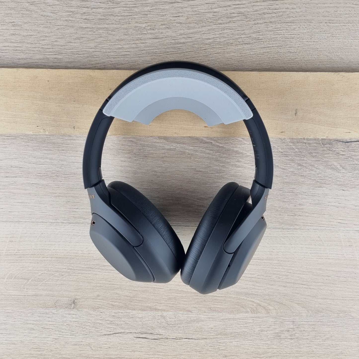 Headset / headphone wall mount hanger