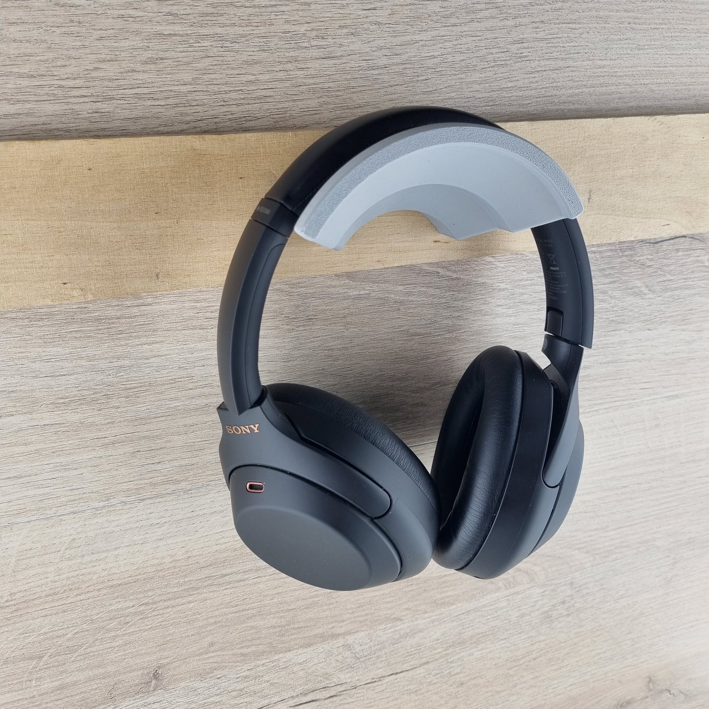 Headset / headphone wall mount hanger